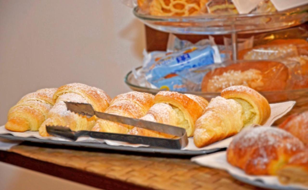 Bed & Breakfast A Castel Capuano Napels Buitenkant foto
